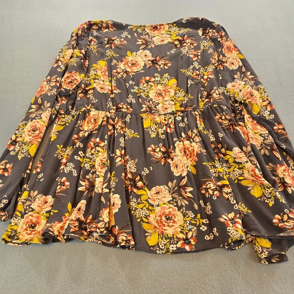 Torrid Babydoll Top‎ Women 3 Grey Pink Floral V-Neck Long Sleeve Rayon Blouse